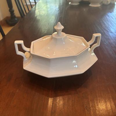 LOT 89: Johnson Brothers Heritage White China Serving Collection: Covered Serving Bowls, Gravy Boat w/Plate, Platters & Soup Tureen