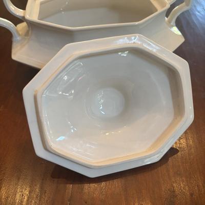 LOT 89: Johnson Brothers Heritage White China Serving Collection: Covered Serving Bowls, Gravy Boat w/Plate, Platters & Soup Tureen