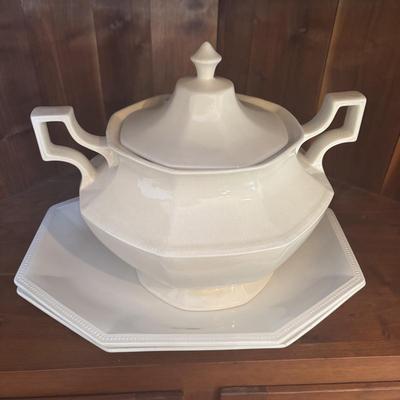 LOT 89: Johnson Brothers Heritage White China Serving Collection: Covered Serving Bowls, Gravy Boat w/Plate, Platters & Soup Tureen