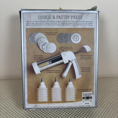 LOT 93: Longaberger Pie Basket, Cuisinart 14" Oval Baker Dish, Waffle Cone Ice Cream Bowls w/Spoons, William & Sonoma Cookies...