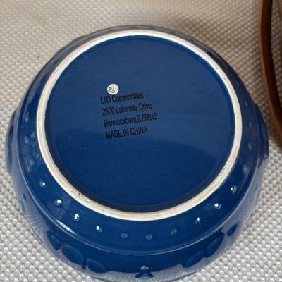 LOT 93: Longaberger Pie Basket, Cuisinart 14" Oval Baker Dish, Waffle Cone Ice Cream Bowls w/Spoons, William & Sonoma Cookies...