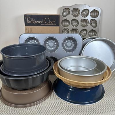 LOT 95: Bakers Delight: Pamper Chef Cookie Press, Longaberger Yellow Pie Plate, Spring Form Pan, Autum Cake-lite Pan, Wilton Round Pans,...
