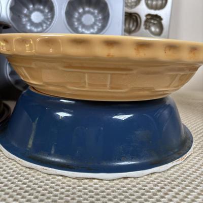 LOT 95: Bakers Delight: Pamper Chef Cookie Press, Longaberger Yellow Pie Plate, Spring Form Pan, Autum Cake-lite Pan, Wilton Round Pans,...