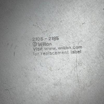 LOT 95: Bakers Delight: Pamper Chef Cookie Press, Longaberger Yellow Pie Plate, Spring Form Pan, Autum Cake-lite Pan, Wilton Round Pans,...