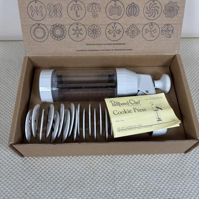 LOT 95: Bakers Delight: Pamper Chef Cookie Press, Longaberger Yellow Pie Plate, Spring Form Pan, Autum Cake-lite Pan, Wilton Round Pans,...