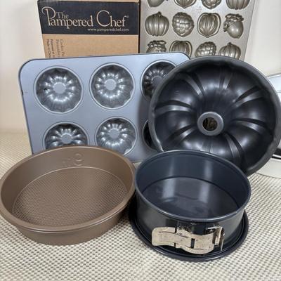 LOT 95: Bakers Delight: Pamper Chef Cookie Press, Longaberger Yellow Pie Plate, Spring Form Pan, Autum Cake-lite Pan, Wilton Round Pans,...