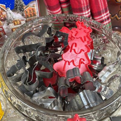 LOT 97: Vintage Hull Pottery Gingerbread Man Serving Plate, Crystal Punch Bowl Filled w/Cookie Cutters, Gingerbread Napkin Rings & More