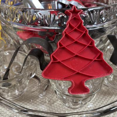 LOT 97: Vintage Hull Pottery Gingerbread Man Serving Plate, Crystal Punch Bowl Filled w/Cookie Cutters, Gingerbread Napkin Rings & More