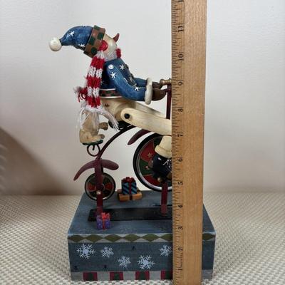 LOT 98: Longaberger Holiday Basket, Princess House Embossed Trio of Star Plates Snowman on Bicycle Music Box, It's a Wonderful Life...