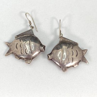 LOT 118: Sterling Silver Jewelry - Dangling Fish Earrings and Shell Pendant Necklace