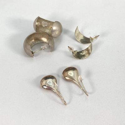 LOT 120: Sterling Silver Jewelry Collection - Necklace and Earrings