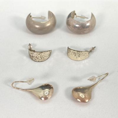 LOT 120: Sterling Silver Jewelry Collection - Necklace and Earrings