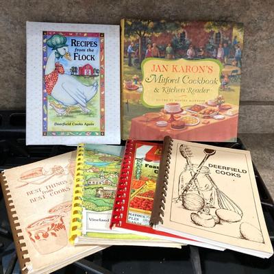 LOT 204: Crockpot Model CPSCRM20-BP , Farberware Food Processor Model FP000FBS with Cook Books