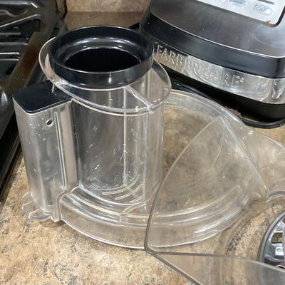 LOT 204: Crockpot Model CPSCRM20-BP , Farberware Food Processor Model FP000FBS with Cook Books