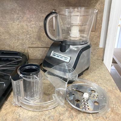 LOT 204: Crockpot Model CPSCRM20-BP , Farberware Food Processor Model FP000FBS with Cook Books