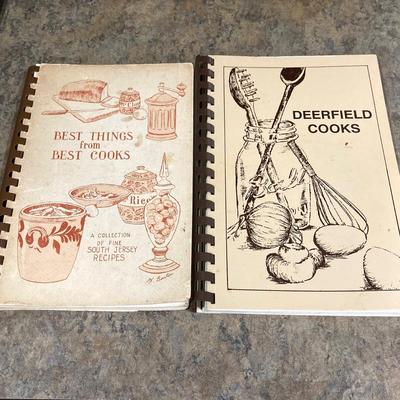 LOT 204: Crockpot Model CPSCRM20-BP , Farberware Food Processor Model FP000FBS with Cook Books