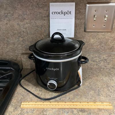 LOT 204: Crockpot Model CPSCRM20-BP , Farberware Food Processor Model FP000FBS with Cook Books