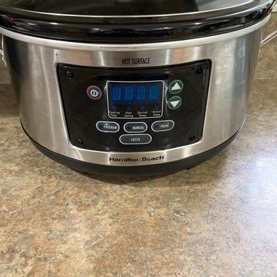 LOT 206: Hamilton Beach Slow Cooker Model Type SC26, Black & Decker Rice Cooker with Collection of Cook Books