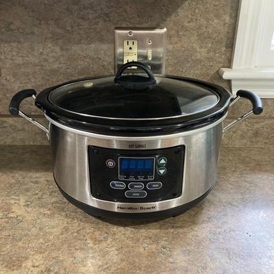 LOT 206: Hamilton Beach Slow Cooker Model Type SC26, Black & Decker Rice Cooker with Collection of Cook Books