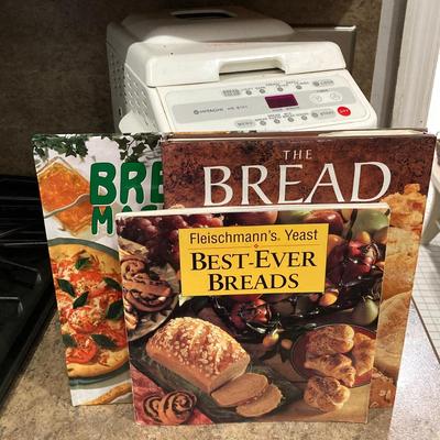 LOT 207: Hitachi Bread Making Machine HB-B101 with Collection of Cook Books