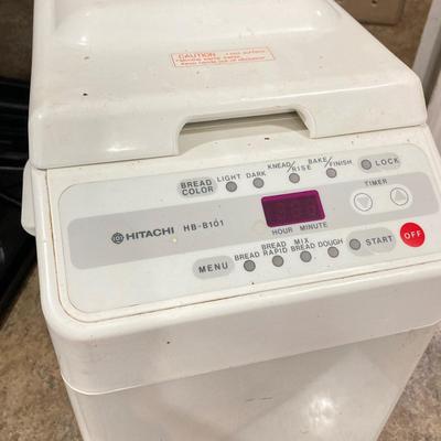 LOT 207: Hitachi Bread Making Machine HB-B101 with Collection of Cook Books