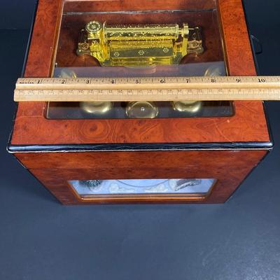 LOT 210: Vintage Mr. Christmas Musical Box Dancers