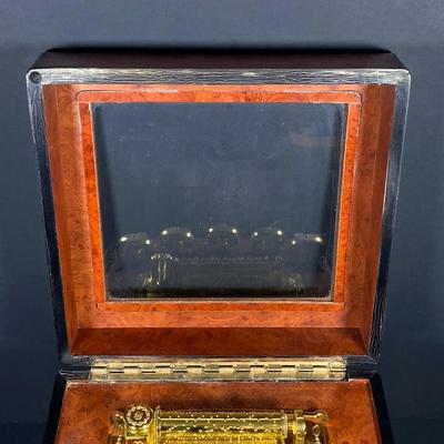 LOT 210: Vintage Mr. Christmas Musical Box Dancers