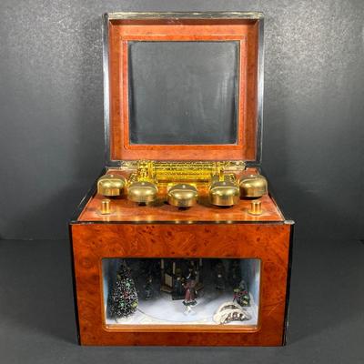 LOT 210: Vintage Mr. Christmas Musical Box Dancers