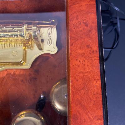 LOT 210: Vintage Mr. Christmas Musical Box Dancers