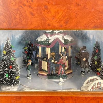 LOT 210: Vintage Mr. Christmas Musical Box Dancers