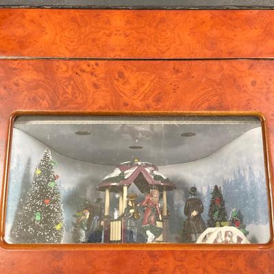 LOT 210: Vintage Mr. Christmas Musical Box Dancers