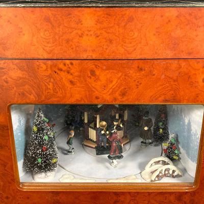 LOT 210: Vintage Mr. Christmas Musical Box Dancers