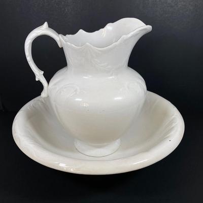 LOT 211: Vintage D.E. McNicol East Liverpool, O. Pitcher Wash Basin Set with Johnson Bros England Royal Ironstone China Chamber Pot