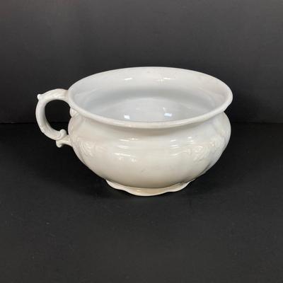 LOT 211: Vintage D.E. McNicol East Liverpool, O. Pitcher Wash Basin Set with Johnson Bros England Royal Ironstone China Chamber Pot