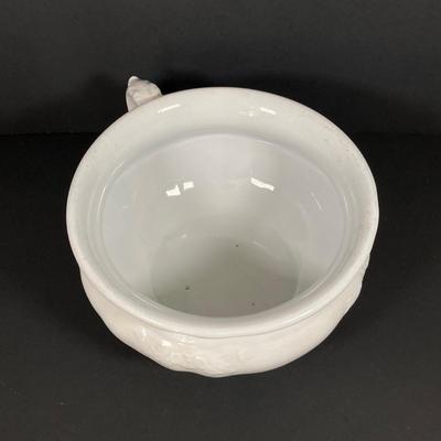 LOT 211: Vintage D.E. McNicol East Liverpool, O. Pitcher Wash Basin Set with Johnson Bros England Royal Ironstone China Chamber Pot