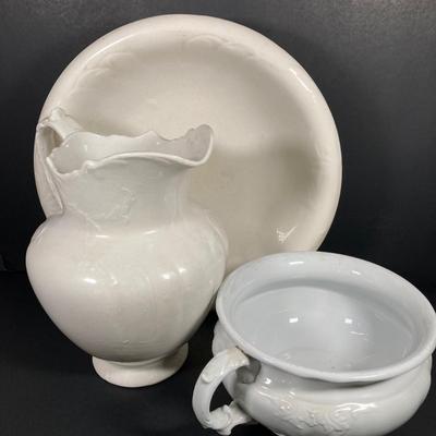 LOT 211: Vintage D.E. McNicol East Liverpool, O. Pitcher Wash Basin Set with Johnson Bros England Royal Ironstone China Chamber Pot