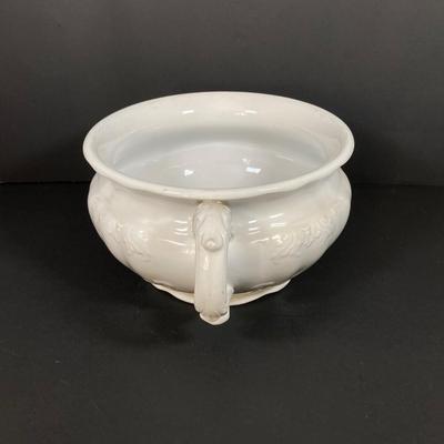 LOT 211: Vintage D.E. McNicol East Liverpool, O. Pitcher Wash Basin Set with Johnson Bros England Royal Ironstone China Chamber Pot