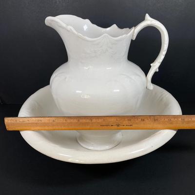 LOT 211: Vintage D.E. McNicol East Liverpool, O. Pitcher Wash Basin Set with Johnson Bros England Royal Ironstone China Chamber Pot