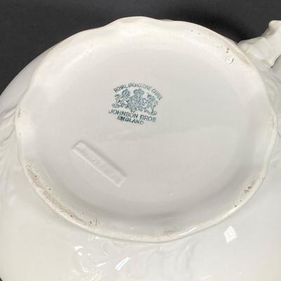 LOT 211: Vintage D.E. McNicol East Liverpool, O. Pitcher Wash Basin Set with Johnson Bros England Royal Ironstone China Chamber Pot
