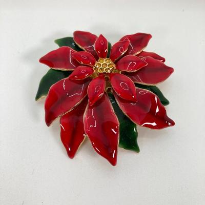 LOT 216: Collection of Vintage Brooches / Pins with Glass Trinket Dish