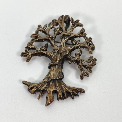 LOT 216: Collection of Vintage Brooches / Pins with Glass Trinket Dish