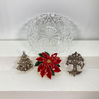 LOT 216: Collection of Vintage Brooches / Pins with Glass Trinket Dish