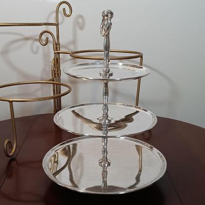 LOT 218: Dresden Floral Plate, Princess House Glass Cake Plate, Pyrex Pie Dishes & More