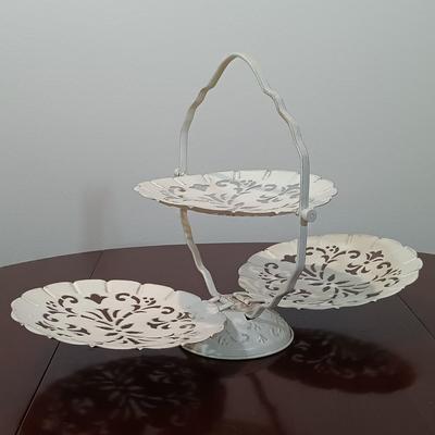 LOT 218: Dresden Floral Plate, Princess House Glass Cake Plate, Pyrex Pie Dishes & More