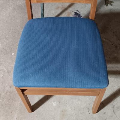 LOT 229: Set of (4) Stakmore Co. Folding Chairs with an Ames Brand Card Table