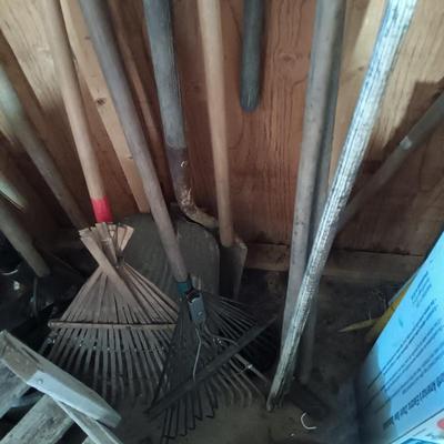 LOT 233: Remington Tree Trimmer, Poulan Wild Thing Chain Saw, Gardening Tools & Yard Games