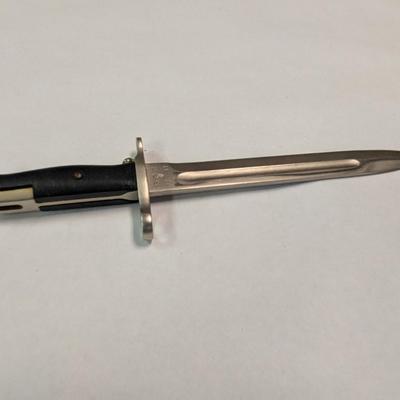 WWII Utica Cutlery M1 Bayonet w/ Scabbard