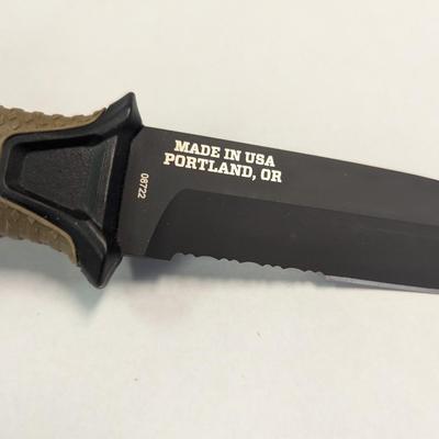 Gerber Gear StrongArm - Fixed-Blade Camping & Hunting Knife w/ Sheath