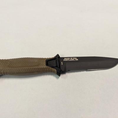 Gerber Gear StrongArm - Fixed-Blade Camping & Hunting Knife w/ Sheath