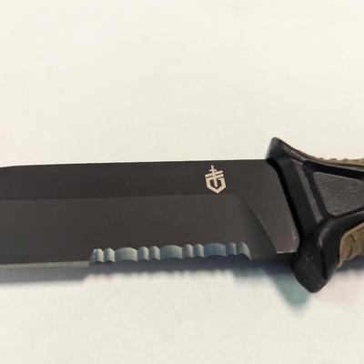 Gerber Gear StrongArm - Fixed-Blade Camping & Hunting Knife w/ Sheath